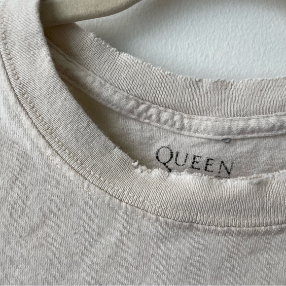 Vintage Queen “The Works” Distressed Graphic Band Tee - Picture 3 of 5